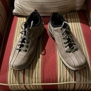 Men’s Cole Haan Nike Air 101/2 M euc brown sneakers